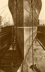 Le Mauretania en cale sèche, vers 1930