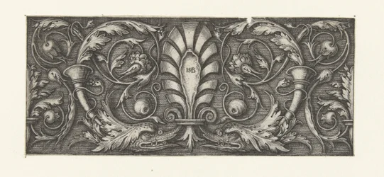 Frise avec une palmette entre des feuillages