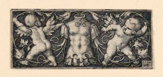 Frise avec cuirasse au centre, flanquée de deux génies