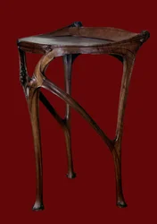 Art Nouveau: table en bois de poirier réalisée par Hector Guimard (1867-1942) 1904-1907 Paris, musée des arts décoratifs