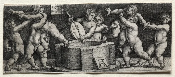 Huit enfants nus près d