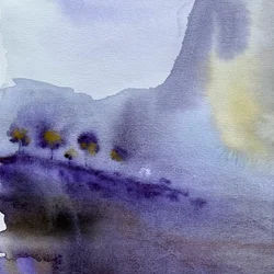 Paysage violet brumeux