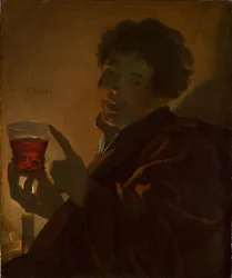 Garçon avec un verre de vin