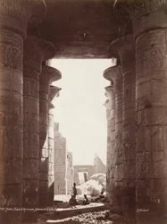 Thèbes, Temple du Ramesseum, intérieur de la salle hypostyle, années 1870