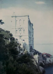 Élégant bâtiment fortifié sur le golfe de Monaco