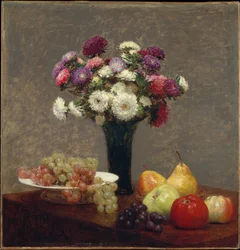Asters et fruits sur une table