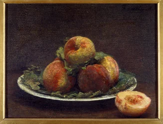 Une assiette de pêches