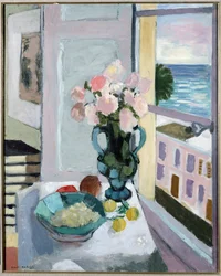 Fleurs devant une fenêtre
