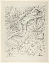 Nu au repos sur une chaise longue avec fond de moucharabieh