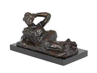 Nu couché en chemise, conçu en 1906, fondu en 1951 (bronze à patine brune)