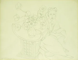 Femme assise avec un vase de tulipes