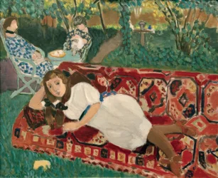 Jeunes filles dans le jardin