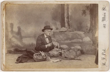 "Dominic Parsons à la chasse aux fossiles, vers 1896 (photo) 1896 (photo)