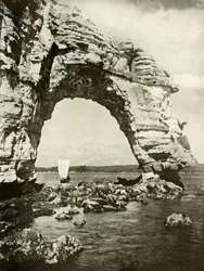 Une arche usée par la mer à Matsushima, 1910