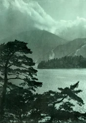 Tempête approchant sur le lac Motosu, 1910