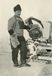 Chef chauffeur Lashly qui a reçu la médaille Albert, 1911, 1913