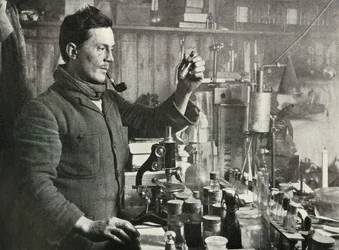 Dr. Atkinson dans son laboratoire, 15 septembre 1911, 1913