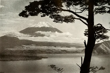 Fuji depuis le lac Motosu, 1910