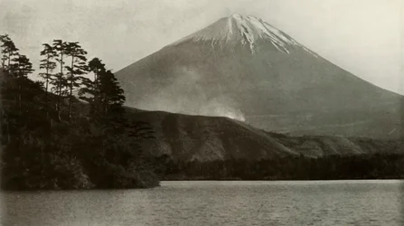 Fuji depuis Nishi-No-Umi, 1910
