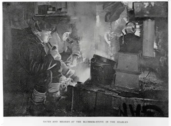 Oates et Meares au poêle à graisse dans les écuries, 1911