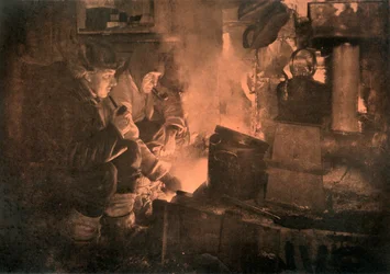 Oates et Meares au poêle à graisse dans les écuries, 1911, 1913