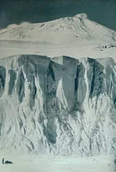 Les remparts du mont Erebus, vers 1911, 1913