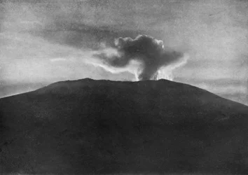 Le sommet du mont Erebus, vers 1910-1912, 1913
