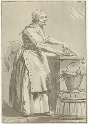 Femme nettoyant du poisson