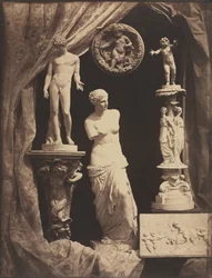 Nature morte avec statuaire et draperie