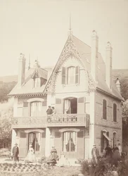 Sans titre (Portrait de famille - personnes avec maison)