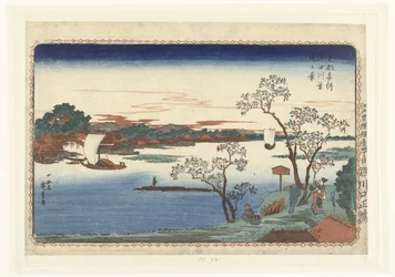 Cerisiers en feuilles le long de la rivière Sumida