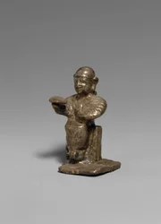 Femme assise, vers 1300 av. J.-C. (argent)