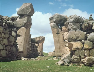 La porte du roi depuis les murs de Hattusas