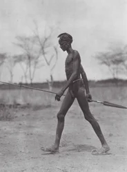 Afrique : Guerrier Dinka avec lance