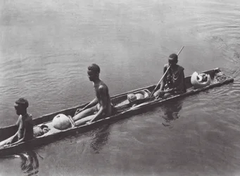 Afrique : Pirogue Nuer sur le Bahr el Zeraf