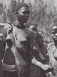 Afrique : Filles Shilluk