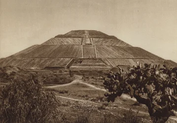Mexique : San Juan Teotihuacan, façade ouest (photo n/b)