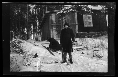 Arne Homén et Guido Simberg et leurs skis