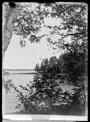 Le détroit de Niemenlauta vu depuis le porche de la Villa Jaune