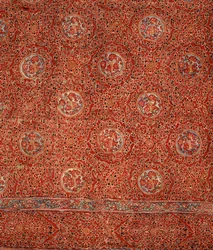 Tissu avec motif floral et médaillons dans des cadres