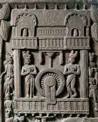 Art indien, hindouisme : bas-relief représentant la dernière visite du roi Prasenjit II à Gautama Bouddha (Bouddha). 2ème siècle avant J.-C. Kolkata, Musée indien