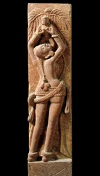 Art indien : relief en stuc représentant une mère et son enfant. Période kouchane (Kouchan ou Kushan), Ier siècle. New Delhi, Musée national.