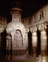 Intérieur de la grotte 19