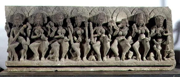 Linteau représentant Siva et les sept déesses mères, dynastie Gurjara-Pratihara, Allahabad