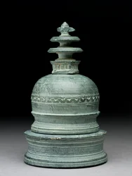 Reliquaire en forme de stupa