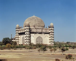 Vue du Gol Gumbaz, mausolée de Mohammed Adil Shah II (1627-57) construit en 1659