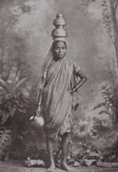 Bombay / Mumbai : La laitière (photo n/b)