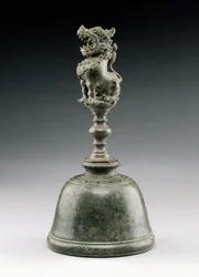 Cloche avec lion