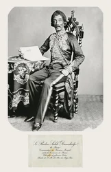 Portrait de Raden Saleh et sa carte de visite, vers 1850-70 (photo et gravure en noir et blanc)