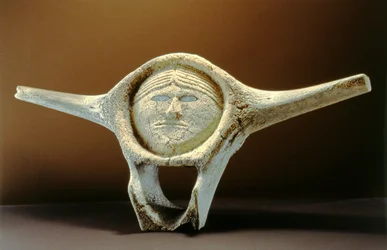 Tête de Janus, de Cape Dorset (vertèbre de baleine)